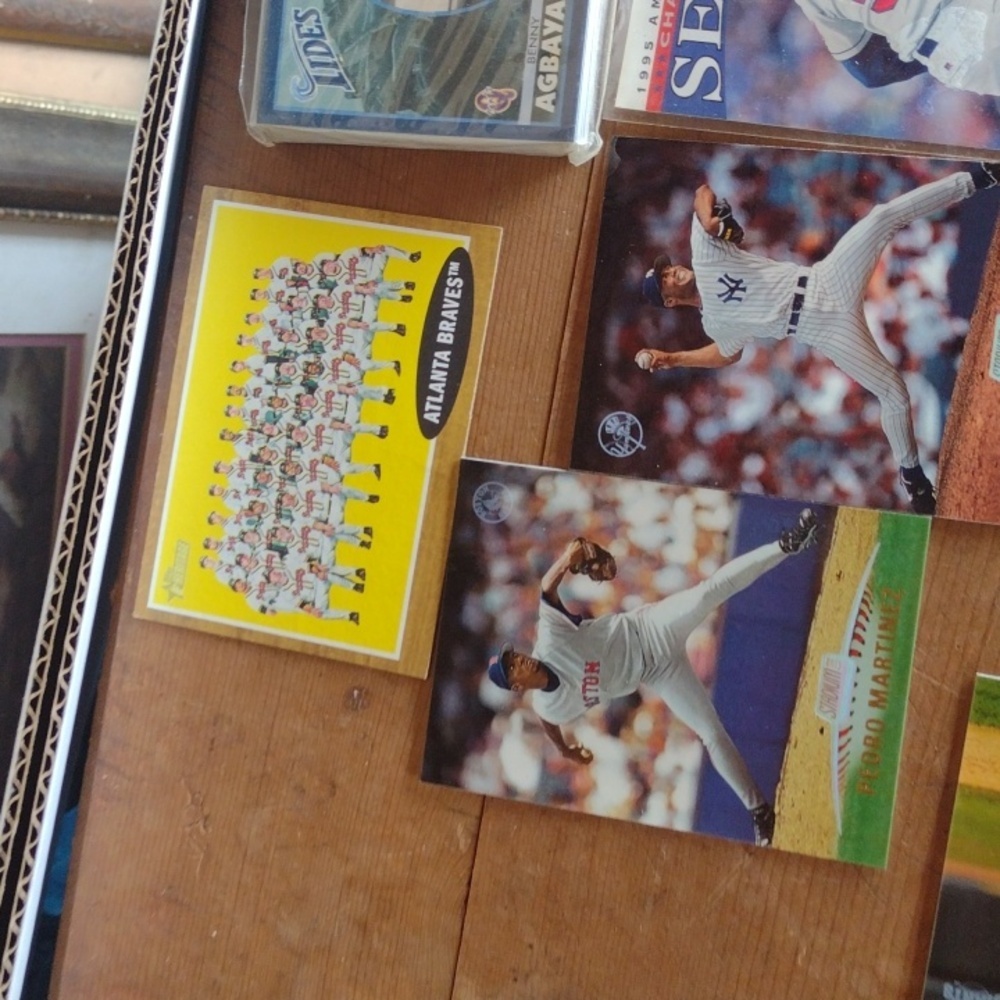 Assorted Baseball Trading Cards Collection - Picture 5 of 5